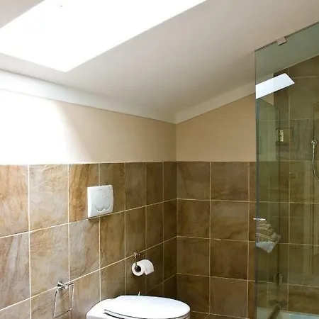 לינה וארוחת בוקר La Torretta 3*